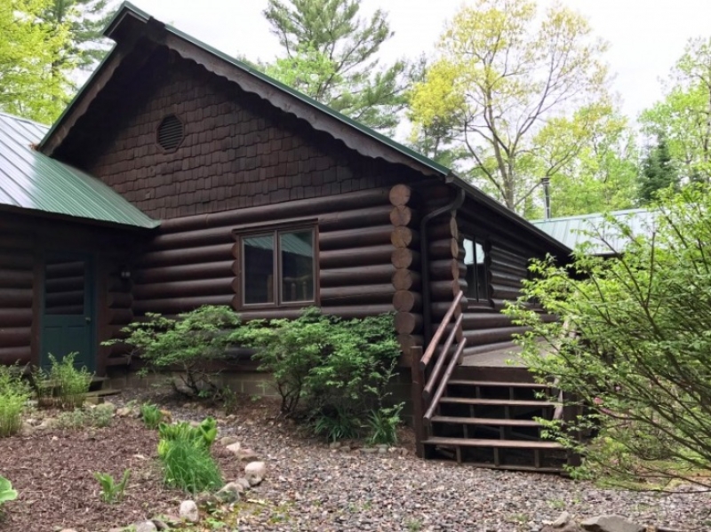 Skeeter’s Point Lodge